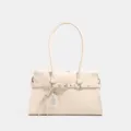 Elegante bolso de hombro de cuero crema con cinturon chic y dije de espejo en corazon. - Blanco Roto