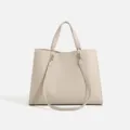 Elegante bolso de mano gris de cuero graneado con asas y correa para hombro mujer. - Albaricoque Beige