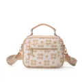 Vista detallada del bolso cruzado de mujer con elegante diseño de monograma y cremallera frontal. - Cuadros Blanco
