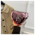 Sac bandoulière rose brillant en forme de cœur avec double fermeture éclair, mini sac tendance. - Violet