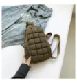 Sac bandoulière matelassé marron pour femme, sac de poitrine crossbody décontracté avec fermeture. - Marron