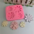 Gros plan détaillé du moule en silicone marguerite avec des formes de fleurs finies. - Moule Style 1