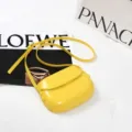 Trendige gelbe Satteltasche für Damen, minimalistische PU Leder Umhängetasche mit Klappe. - Gelb