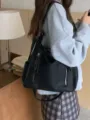 Borsa tote hobo in pelle martellata nera vintage, grande capacità borsa a tracolla casual da donna. - Nero
