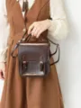 Sac à dos et bandoulière pour femme style rétro britannique en cuir pour le quotidien. - Café