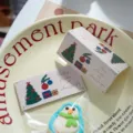 Set di carte di imballaggio regalo di Natale con grazioso design di albero per feste. - Albero di Natale / 50 Pezzi