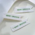 Etichette per regali di Natale, carte bianche minimaliste a coda di rondine con testo verde. - Lettera Verde / Confezione da 100