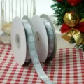Cinta de Navidad plateada con patrón de bolas, ideal para envolver regalos y decoración festiva. - Plateado Ancho 1.5cm 25 Yardas Por Rollo