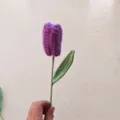 Handgemaakte gehaakte paarse tulp bloem met groene stengel gebreid kunstbloem boeket - Paars