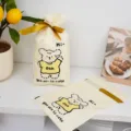 Lindas bolsas de regalo de plástico con cordón y diseño de oso para fiestas infantiles - Estilo Oso Lazo Amarillo Claro (Estilo E) / 50 Hojas