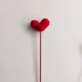 Handgehaakte rode hart bloem stengel gebreid boeket accessoire DIY cadeau decoratie. - Broken Wit