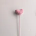 Dettaglio cuore rosa all'uncinetto fatto a mano, simpatico accessorio bouquet e decorazione. - Rosa chiaro