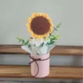 Pianta in vaso di girasole all'uncinetto fatta a mano, vaso in ceramica rosa per decorazione. - Girasole in Vaso
