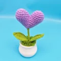 Handgehäkelte lila Herz Topfpflanze süße Strickblume Tischdeko Geschenk für beste Freundin - Lila
