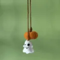 Gedetailleerd handgemaakt gehaakt Halloween geest en pompoen auto hangend ornament. - Oranje