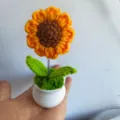 Plante en pot de tournesol au crochet faite à la main, décoration de bureau mignonne. - Petit Soleil