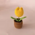 Handgemaakte gehaakte tulp in pot schattige wollen bloem leuke bureaudecoratie cadeautje - Geel