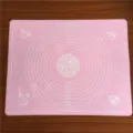 Tappeto da impasto in silicone rosa con scale di misura per cottura e pasticceria. - Rosa