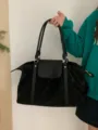 Große schwarze Reisehandtasche für Damen, stylische Schultertasche mit Tragegriffen. - Schwarz