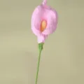 Handgemaakte gehaakte roze aronskelk bloem tak afgewerkte kunstmatige handwerkjes. - Lichtroze