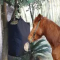 Sac à foin suspendu en nylon noir pour chevaux mangeoire lente équipement d'équitation pro - Taille M Sac à Foin pour Cheval / Noir