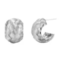 Boucles d'oreilles créoles C tissées argentées, texture métallique, style vintage français. - Or blanc