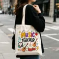 Baumwoll-Stofftasche mit Musiklehrer-Design, bunten Instrumenten und Notenmotiven. - Musiklehrer Druck