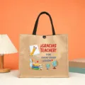 Vista detallada del bolso de yute para profesores con texto impreso y material escolar. - Tema de Gratitud de Cada Lección