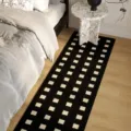 Schwarzer und weißer geometrischer langer Teppichläufer, moderner minimalistischer Bettvorleger. - Klassischer Stil-Schwarz
