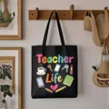 Schwarze Canvas Tragetasche mit buntem Teacher Life Druck und niedlichen Schulgrafiken. - Stil 14 / Schwarz