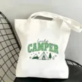 Sac cabas en toile blanche avec motif campeur leopard vert pour les courses et le camping. - Style Lucky CAMPER (14)