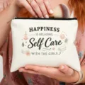 Hermosa bolsa cosmetica de lona con cita inspiradora y detalles de estampado - Estilo de Estampado Cuidado Personal Relax
