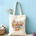 Détail de sac cabas en toile avec impression doodle amour de pâtisserie et texture propre. - Thème Pâtisserie (10)