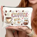Detaillierte Nahaufnahme des niedlichen Aquarell Kaffee Druck Canvas Reißverschluss Beutels. - Kaffeetasse Druck Stil (7.16) / Weiß