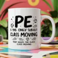Tazza da caffè in ceramica bianca con tema insegnante PE e divertente design tipografico. - 350ml / Stile Lezione di Educazione Fisica