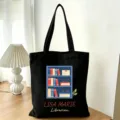 Schwarze Canvas Tragetasche mit individuellem Bücherregal Druck für den täglichen Weg. - Bibliothekar Stil (04) / L