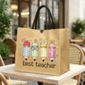 Jute-Tragetasche mit niedlichem Cartoon-Bleistift-Lehrer-Design, perfekt für den Alltag. - Bester Lehrer Stift Stil (8)
