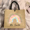 Personalisierte Jute-Tragetasche mit Regenbogen-Design, individueller Name Lehrergeschenk Handtasche. - Stil 13