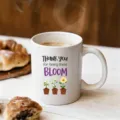 Vue détaillée de la tasse en céramique marguerite simple avec texte, cadeau parfait. - 350ml / Style Merci Plante Guérisseuse (14)