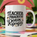Vue détaillée d'une tasse à café en céramique blanche avec un design élégant. - Style Américain Progrès de l'Enseignant (7) / 350ml Paquet Unique