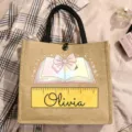 Personalisierte Jute-Tragetasche mit süßem Buch- und Schleifendruck, individuelle Namens-Tasche. - Rosa Schleife Stil (5)