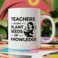 Weißer Keramiktasse mit schwarzem Lehrer Spruch und süßer Illustration für Büro und Alltag. - 350ml / Stil 1