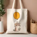 Vista di dettaglio ravvicinata della borsa in tela con gatto carino in una scena accogliente. - Stile Gatto (01)