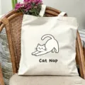Leinwand Tragetasche mit süßem Katzenmuster und Textdruck, lässige Schultertasche für Alltag. - Katzen Schläfchen Stil / 35*40cm