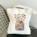 Weisse Segeltuch Tragetasche mit buntem Sternenbonbon Druck stilvolle Handtasche fuer Alltag. - Sternenbonbon Stil (010)