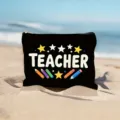 Gedetailleerd uitzicht van leraar cosmetisch tasje met ster en potlood print op stof. - Stijl 13