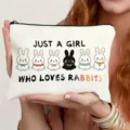 Nahaufnahme einer weißen Kosmetiktasche aus Leinen mit süßem Hasenmuster und tollem Spruch. - Kaninchen-Stil (011)