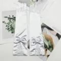Gants de mariée longs en satin blanc avec nœud et détails en dentelle pour mariage. - Blanc