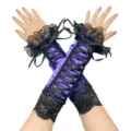 Gants sans doigts à lacets en satin violet avec bordure en dentelle noire, détail cosplay. - Taille unique / Violet