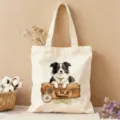Detailansicht der Leinentasche mit Aquarell Border Collie und Vintage Reise-Motiv. - Border Collie Kompass Stil (12)